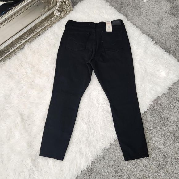 Levi's Black Mid Rise Skinny Jeans. Size 12 Short. New. - Picture 3 of 9